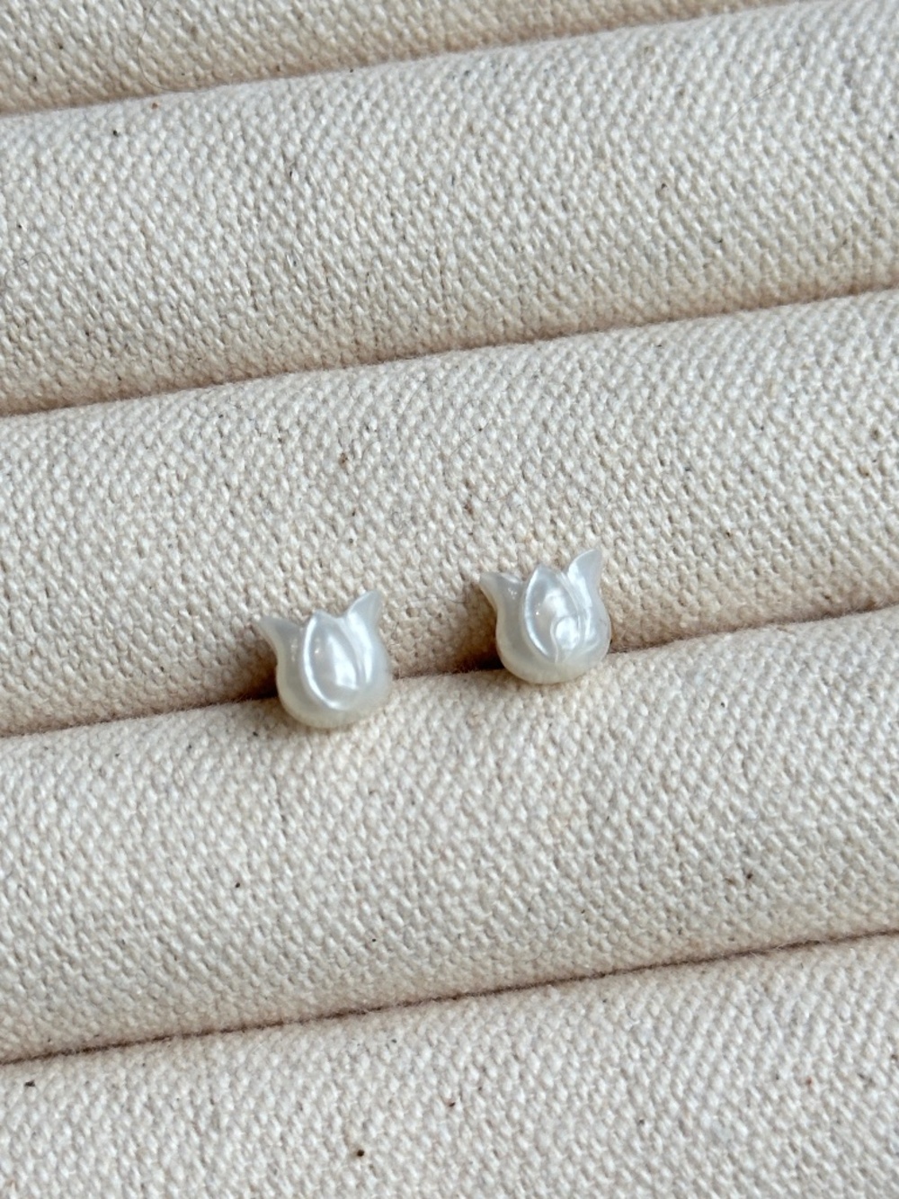 Vintage 1981 Avon Young Reflections Pearl Flower Stud Earrings